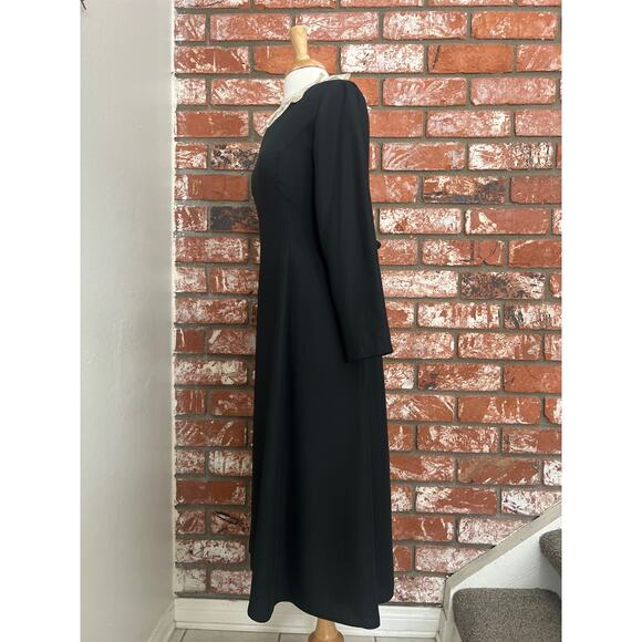 Black vintage dress with lace collar - Picture 3 of 7